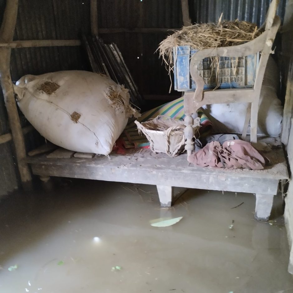 2022年6月22日-バングラデシュ北部大洪水-個人宅の屋内の様子